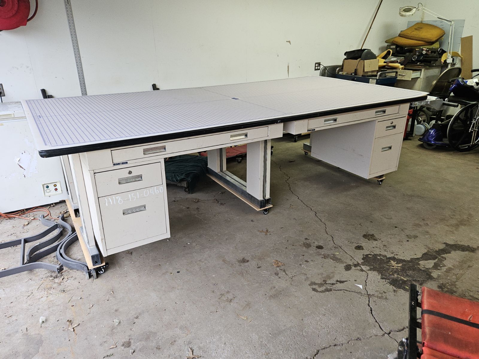 Sewing table 00005.jpg