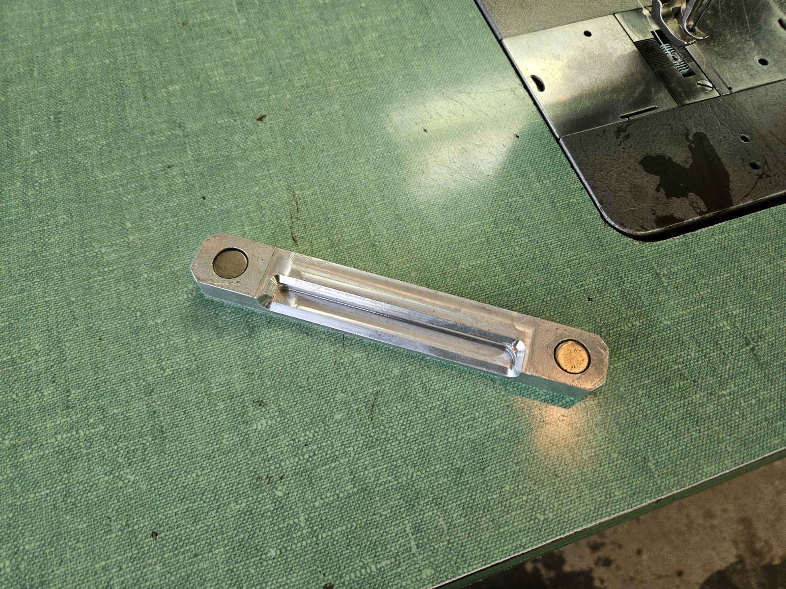 Sewing table 00002.jpg